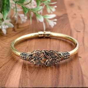 Bracelet manchette vintage doré style bohème, bijou ethnique traditionnel indien, style antique, bracelet rigide pour cadeau - Product Image 1