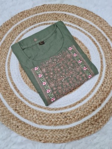 Ensemble Kurti 2 pièces de créateur avec broderie élégante et paillettes, parfait pour les fêtes de mariage, les fêtes et les tenues traditionnelles. - Product Image 6