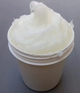 เจลปิโตรเลียมบริสุทธิ์ 99.9% เกรดยาและเครื่องสำอาง สีขาวเหมือนหิมะ น้ำหนัก 165 กิโลกรัม ช่วยเพิ่มความชุ่มชื้น คุณภาพส่งออกสำหรับอุตสาหกรรม - Product Image 5