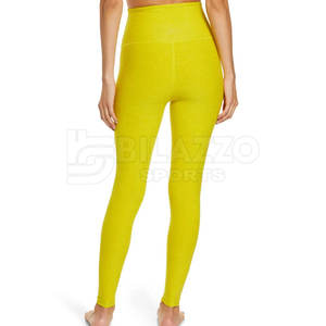 Vente en gros Leggings froissés aux fesses pour femmes taille moyenne pantalons de yoga d'entraînement fabriqués au Pakistan - Product Image 4