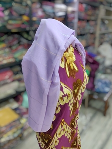 ผ้ากำมะหยี่สีม่วงแดงมาคบาล ดีรัก พร้อมลายปักหัวใจสีทอง และผ้าทวิลล์ลายดอกลาเวนเดอร์ สำหรับชุดแต่งงานเด็กผู้หญิง - Product Image 2