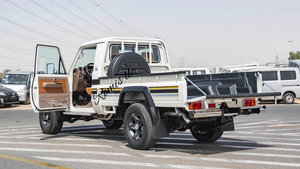 รถมือสอง Toyota Land Cruiser 79 Pickup 5 ประตู 5 ที่นั่ง SUV 8 สูบ 4.5L ดีเซล เกียร์ธรรมดา พวงมาลัยซ้าย เบาะผ้าสีเข้ม ปี 2020 จากเจ้าของคนแรก - Product Image 6