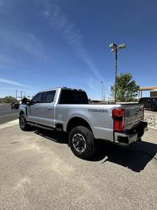 Pick-up lourd d'occasion 2024 F250 Lariat Tremor 4x4 - Product Image 3