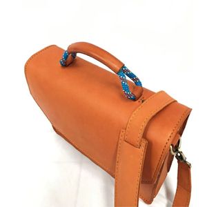 Modern Take on The Classic Messenger Bag Mango de cuerda trenzada de cuero de grano completo Único de estilo de color y textura de Indonesia - Product Image 2