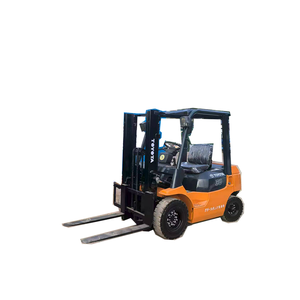 Chariot élévateur diesel Toyota 3 tonnes, moteur neuf, pour usage de construction, avec pompe, moteur et roulement - Product Image 1