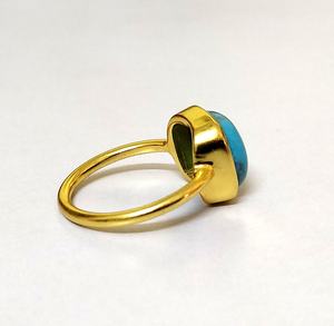 แหวนหินเทอร์ควอยซ์ชุบทอง18K พลอยรูปทรงเบาะขัดเงาสูงสไตล์คลาสสิกพร้อมตัวเรือน - Product Image 4