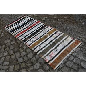 พรมคิลิมตุรกีวินเทจ ขนาด 2.9 x 7.2 ฟุต คลาสสิก ทำมือจากขนสัตว์ เป็นมิตรกับสิ่งแวดล้อม ขนปานกลาง ด้านหลังทำจากยางลาเท็กซ์ สีขาวดำลายปะติด - Product Image 3