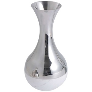 Vase en métal chromé design vintage Vases à fleurs de taille moyenne de la meilleure conception décorative de qualité supérieure avec les tailles de 27x15x15cm - Product Image 1