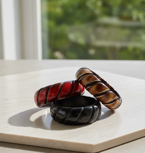 Bracelets en résine tendance gravés à la main |   Bracelets brillants et anciens pour femmes |   Bijoux de mode européens en gros - Product Image 3