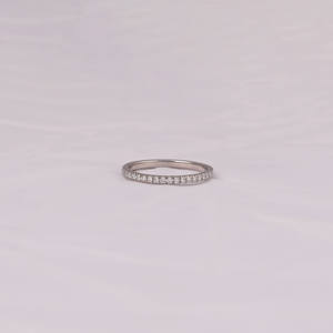 แหวนเพชรเม็ดเล็กทรงกลมเจียระไนแบบไมโครเพฟ ฝังเพชรแล็บโกรว์ ครึ่งวง 14KT ทองคำแท้ สำหรับงานแต่งงาน ทำเป็นเครื่องประดับพิเศษสำหรับผู้หญิง - Product Image 1