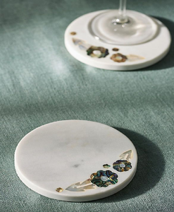 Dessous de verre ronds en marbre naturel rose et rouge avec motif tourbillon et support de pierre assorti, disponibles à prix de gros. - Product Image 3