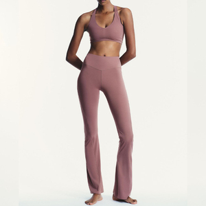 Conjunto de Yoga para Mujer Activa, Tejido Suave, Ligero, de Secado Rápido y Elástico, Pantalones Cortos para Deportes, Gimnasio, Pilates y Sesiones de Yoga, Elásticos en Cuatro Direcciones - Product Image 1