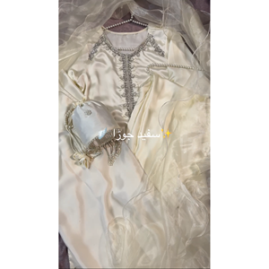 Vestido sencillo de chifón blanco con cuello redondo y pedrería, diseño Salwar Kameez para niñas/mujeres, ideal para la madre de la novia en Pakistán. - Product Image 2