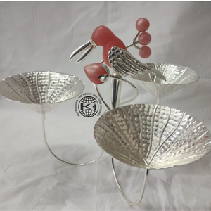 Plateau à 3 compartiments en argent plaqué et résine, motif toucan - Product Image 1