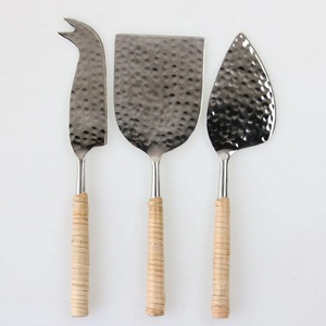 Ensemble de couteaux à fromage en métal finition blanc et or pour événements et dîners de luxe, outils à fromage en acier inoxydable pour cadeaux de mariage - Product Image 3