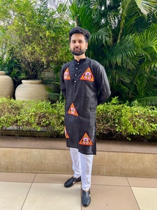 Navratri Stijl Stijlvolle Katoenen Heren <span class=keywords><strong>Kurta</strong></span> Met Kutchi Type <span class=keywords><strong>Patch</strong></span> & Kant Werk Perfect Voor Navratri Collectie - Product Image 6