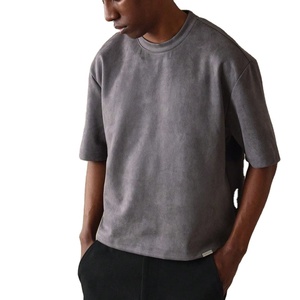 T-shirt court ample en suédine à manches courtes avec broderie numérotée au dos pour homme – Style streetwear en suédine douce - Product Image 1