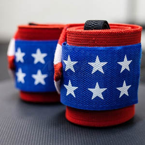 Bandes de poignet en néoprène respirantes, durables et antidérapantes fabriquées au Pakistan pour hommes, idéales pour la gym et le fitness - Meilleures ventes, personnalisables - Product Image 3