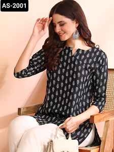 Kurtis cortos de material de rayado pesado de estilo moderno indio con estampado digital de talla grande disponibles para uso informal y diario Kurti - Product Image 4