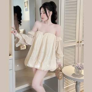 Robe élégante au-dessus du genou Matériaux luxueux et touches féminines pour un look époustouflant pour les célébrations - Product Image 6