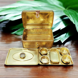 Paan Daan de latón antiguo fuertemente grabado, caja de almacenamiento de nuez de Betel redonda grande, disponible a precios de mayorista. - Product Image 6