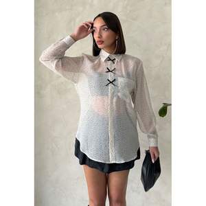 Camisas de Gasa con Estampado de Lunares para Mujer al por Mayor con Elegante Detalle de Lazo - Product Image 5