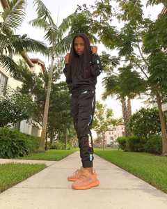 Chándal de mujer a precio barato, superventas 2025, logotipo personalizado, Fitness, correr, transpirable, sostenible, chándales para mujer, OEM - Product Image 1