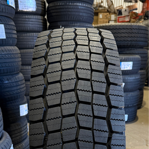 Neumático de Camión 315/70R22.5 Diseñado para Posiciones de Dirección y Remolque con Agarre y Estabilidad Mejorados - Product Image 1