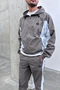 Ropa deportiva de último diseño, ropa de entrenamiento, 2 piezas de nailon con cremallera y Sudadera con capucha y conjunto de Jogger, ropa de calle, chándal cortavientos arrugado - Product Image 4