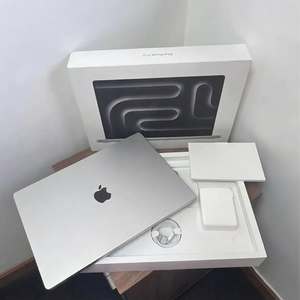 Meilleure offre pour un nouvel MacBook Pro avec M5 Max, processeur 18 cœurs, écran 16 pouces, 128 Go de mémoire, SSD 2 To - Product Image 1
