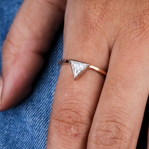 2CT blanc Triangle coupe Solitaire Moissanite bagues de fiançailles lunette Moissanite diamant mariage anniversaire bagues cadeaux pour l'amour - Product Image 1