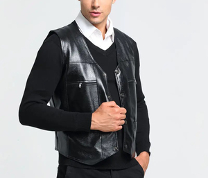 Gilet en cuir à col en V pour femmes - Product Image 3