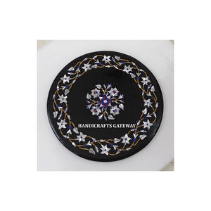 โต๊ะแกะสลักหินอ่อนสีดำขัดเงาทรงกลมดีไซน์โบราณและดอกไม้ทำด้วยมือสไตล์อินเดีย - Product Image 1