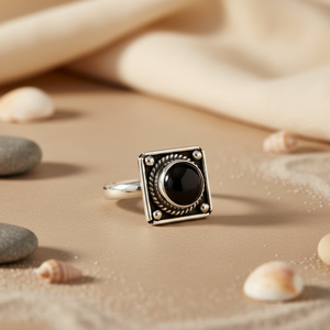 Bague en argent 925 plaqué or 14 carats pour femmes avec une jolie pierre carrée pour un mariage, une fiançaille ou un cadeau - Product Image 1