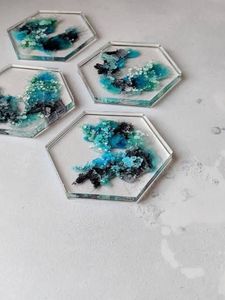 CRAFTS Dessous de verre en résine de luxe faits à la main Tampons carrés de couleur personnalisables pour ensemble de table de tapis de cuisine Meilleur prix - Product Image 2