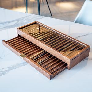 Cendrier en bois de qualité supérieure pour le fumeur averti - Product Image 1