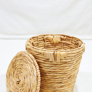Panier de rangement multifonctionnel minimaliste en fibre naturelle tressée à la main Artex Dong Thap avec couvercle rond - Product Image 5