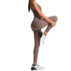 Conjunto de Yoga de 2 Piezas de Alta Calidad, Transpirable y de Secado Rápido, Cintura Media, Cierre Elástico, Logotipo Frontal, Diseño Sólido - Product Image 3