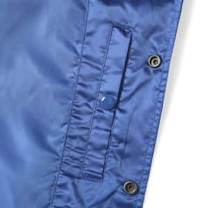 เสื้อแจ็คเก็ตบลูบอมเบอร์ ปักโลโก้ได้ กันน้ำ เป็นมิตรกับสิ่งแวดล้อม ผ้าไหมแท้ 100% สวมใส่สบาย ระบายอากาศได้ดี เสื้อคลุมลำลอง รับผลิตแบบ OEM ODM เสื้อผ้าผู้ชายสำหรับฤดูหนาว - Product Image 2