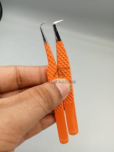 Pince à cils orange en acier inoxydable japonais, pointue, pour extensions de cils volume, avec logo personnalisé - Product Image 4