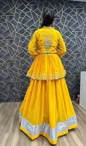 Haute qualité jaune Kedyu Lehenga ensemble en Chinon fil séquence travail traditionnel Navtarti vêtements de mariage pour les fêtes - Product Image 3