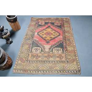 Alfombra Kilim Turca Vintage de 3.9 x 5.3 pies, Diseño Clásico de Retazos Rojo y Amarillo, Material de Lana, Base de Látex, Tejido Plano, Ecológica - Product Image 1