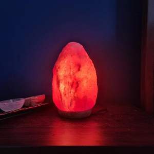 Lámpara orgánica de sal rosa del Himalaya 100% de Pakistán, hecha a mano, luz pura tallada, soporte de madera de forma Natural para decoración del hogar - Product Image 5