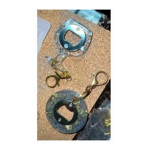 Ouvre-bouteille en résine unique au design rustique, parfait pour les bars de cuisine de style vintage et la décoration intérieure à thème campagnard - Product Image 2