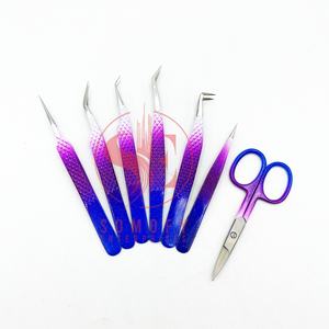 Juego de pinzas para pestañas sólidas multicolor con logotipo personalizado, punta de volumen de Etiqueta Privada, Material de acero inoxidable sostenible - Product Image 1