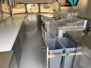 Mini Caravana de Aluminio para Viajes, Remolque para 2 Personas, Diseño Moderno, Cocina Extraíble, Construcción de Acero Inoxidable - Product Image 4