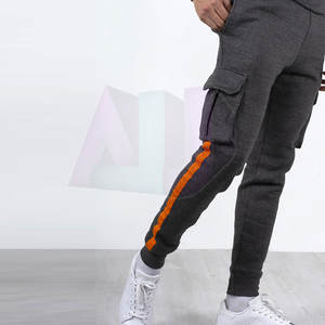 Ensemble de survêtement pour homme en tissu léger et respirant, avec un design uni décontracté pour un style streetwear hivernal élégant - Product Image 3