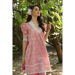 Traje de dos piezas sin coser, bordado, de tela rosa, para mujer, conjunto elegante y con estilo. - Product Image 1