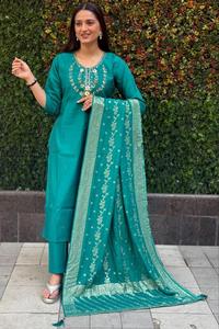 Grand ensemble élégant et droit de pantalon Kurti Dupatta Collection ethnique indienne opulente pour la vente en gros B2B et les cadeaux d'entreprise - Product Image 2