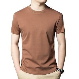 Camiseta de manga corta para hombre, de algodón transpirable, con cuello redondo, diseño estampado con logotipo personalizado OEM, color sólido, informal, para verano. - Product Image 1